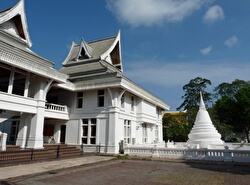 Храм Ват Чом Лом