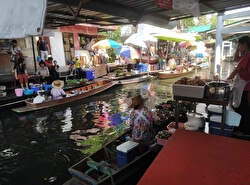 Плавучий рынок Талинг Чан