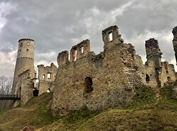 Руины замка Звиржетице