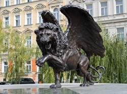 Памятник «Крылатый лев»‎