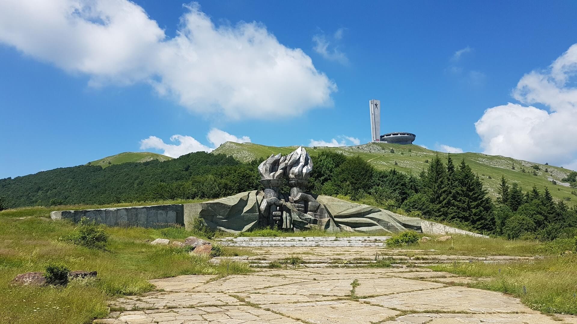 Бузлуджа — заброшенный дом-памятник на горе в Болгарии: фото, отзывы и цены