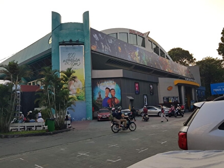Кинотеатр Galaxy на улице Nguyễn Du