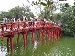 Мост Thê Húc