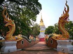 Храм Ват Пхра Кеу Дон Тау