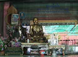 Храм Chuthatit Thamma Sapharam