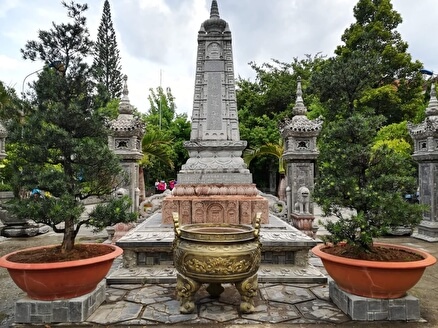 Пагода Лонг Шон и Белый Будда