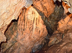 Доломитовая пещера