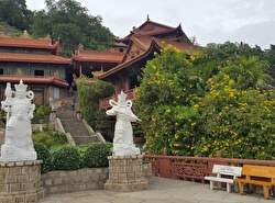 Пагода Ханг в монастыре Фук Диен