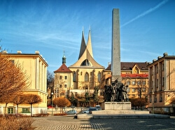 Памятник «Прага своим победоносным сыновьям»